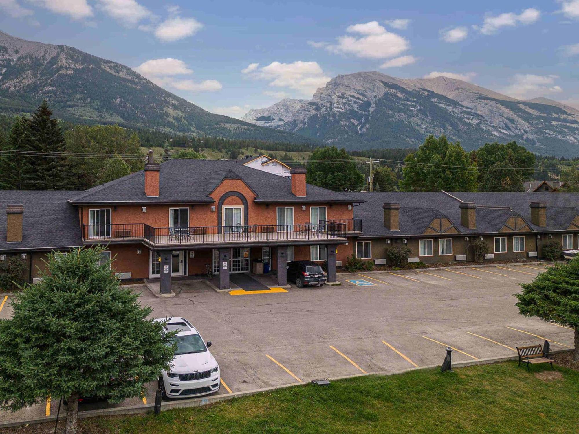 Hotel Northwinds By Basecamp Canmore Exterior foto